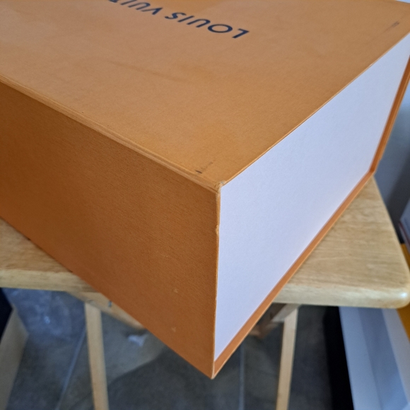 Extremely Large Louis Vuitton Magnetic Flap Lift Box (Empty) - Picture 4 of 16